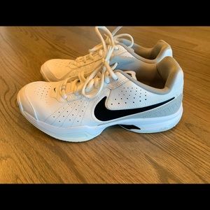 Nike Tennis women’s tennis shoes